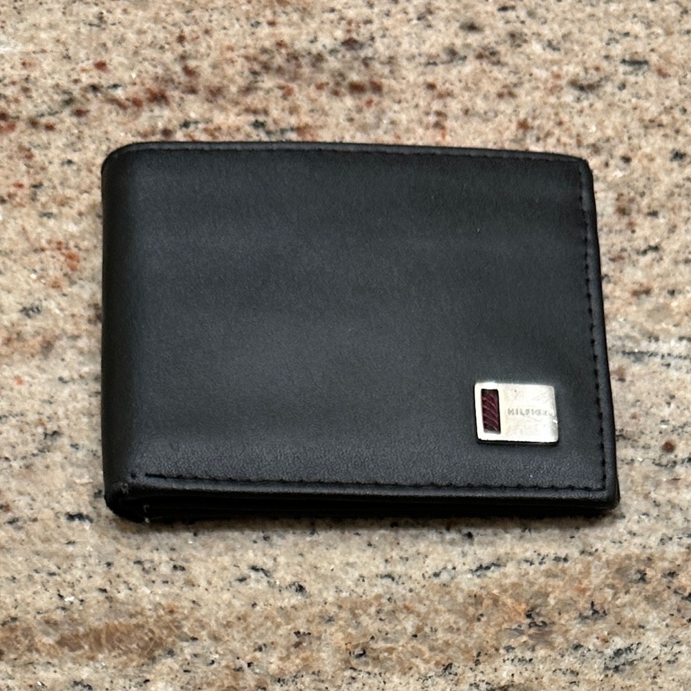 🌈 Tommy Hilfiger mens bifold wallet - black 🌈